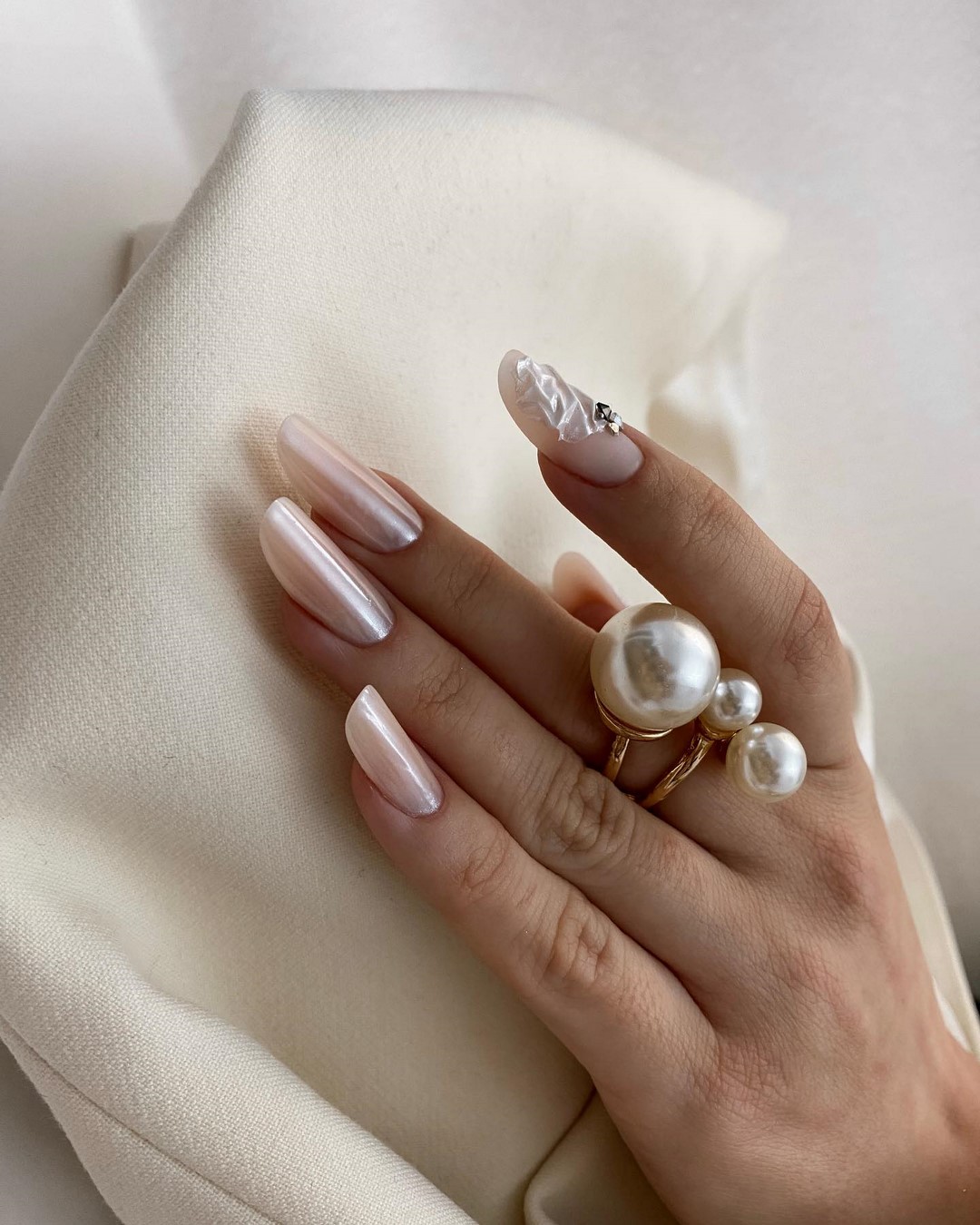 трендовий манікюр 2025 року весна