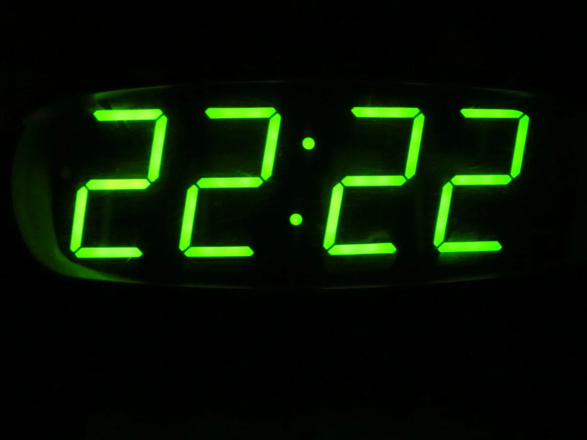 22:22 на часах значение